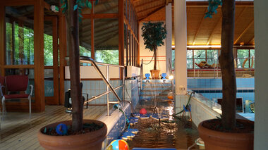 Fake Brunnen Badehaus Susanne Neumann